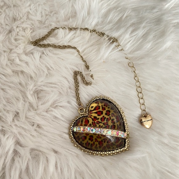 Betsey Johnson Leaping Leopards Heart Pendant Necklace New - Picture 2 of 7